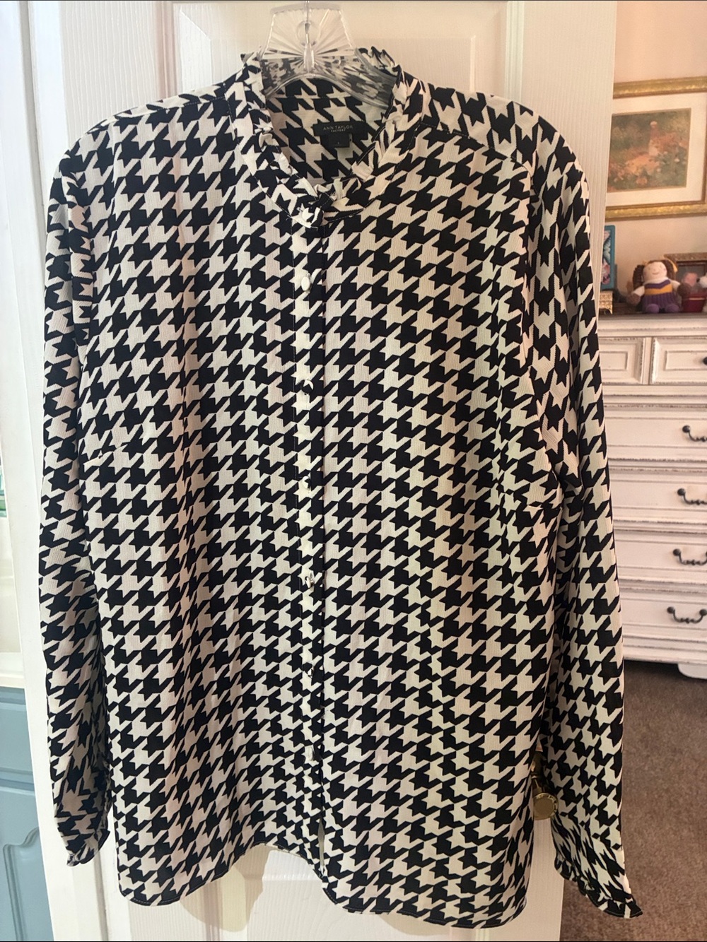 Ann Taylor Factory Black & White Houndstooth Ruffle Button-Up Shirt SZ L Classic
